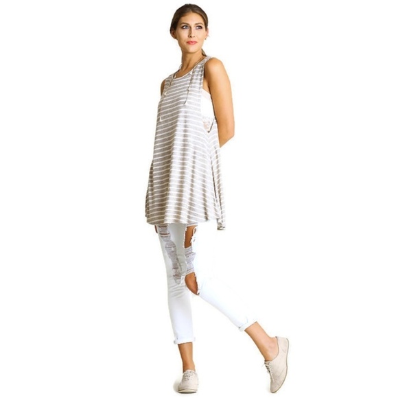 Sleeveless Low Sides Striped Tunic - Picture 2 of 4